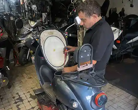 Ridha Boughrara gérant Scooter Lyon